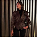 Jaqueta Feminina de Couro Vintage com Decote em V | Ferrazato