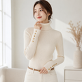 Suéter Feminino de Tricô Gola Alta com Botões para Inverno | Ferrazato